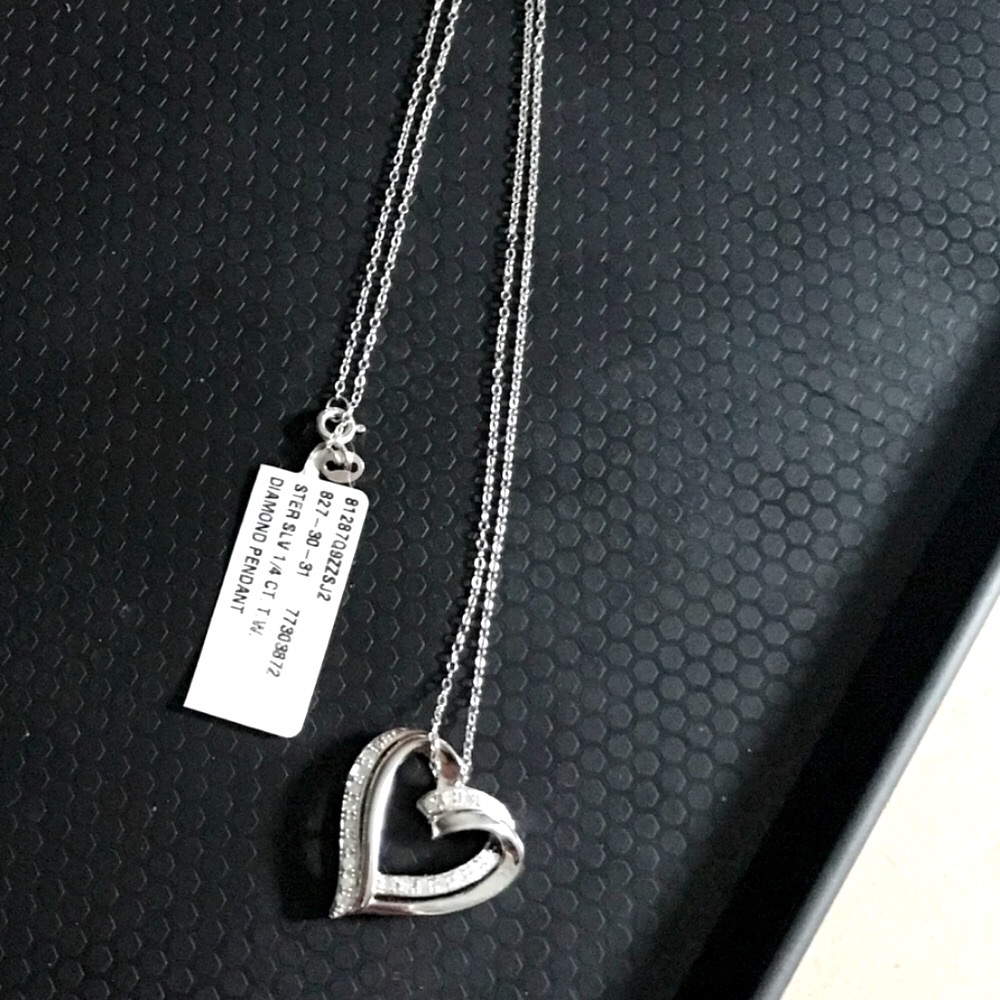 🆕️Sterling Silver (.925) 1/4ct TW Diamond Pendant w 18" Chain